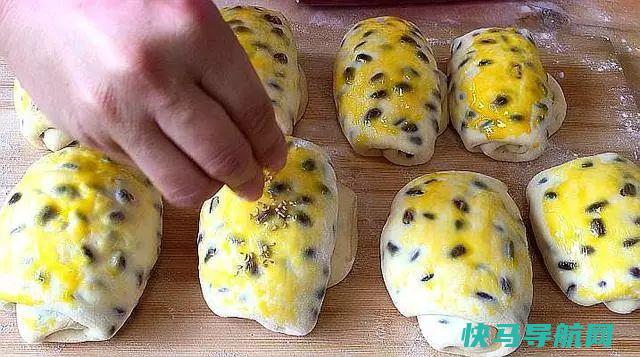面粉中打入2个鸡蛋，不油炸不烙饼，比馒头好吃，比面