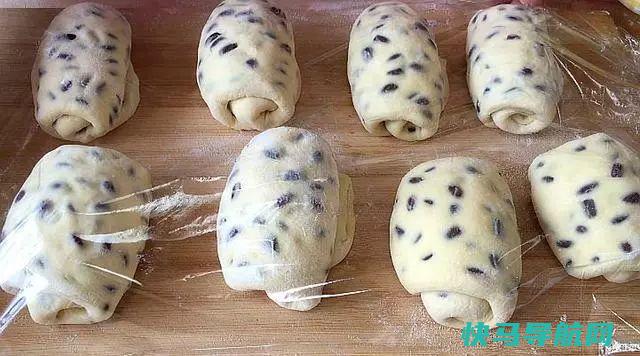 面粉中打入2个鸡蛋，不油炸不烙饼，比馒头好吃，比面