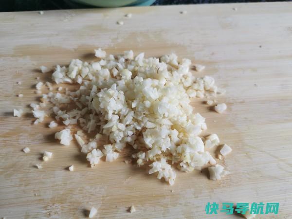 这道菜营养均衡，鲜嫩可口，老婆不用再发愁给老人孩