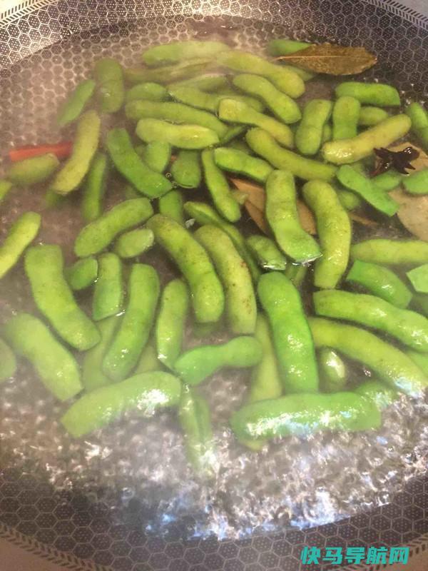 46年烧烤店老板拌毛豆时，这6味必不可少，缺一样都