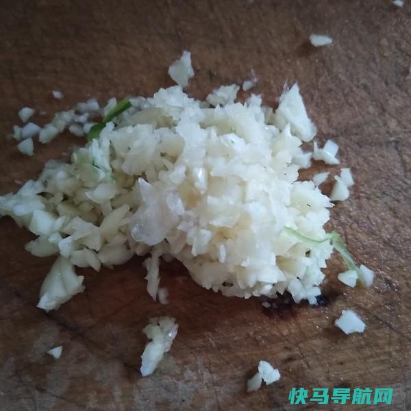 这菜贫血的人要多吃，补钙明目，做法简单，现在吃正合