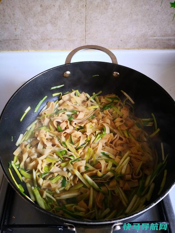 这菜是植物蛋白王，和它天生一对，汤汁鲜浓，鲜香味美