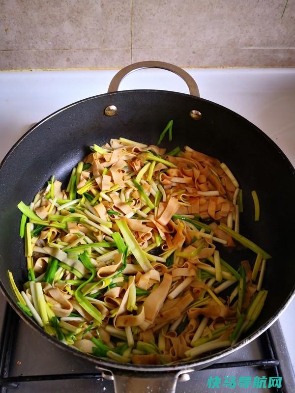 这菜是植物蛋白王，和它天生一对，汤汁鲜浓，鲜香味美