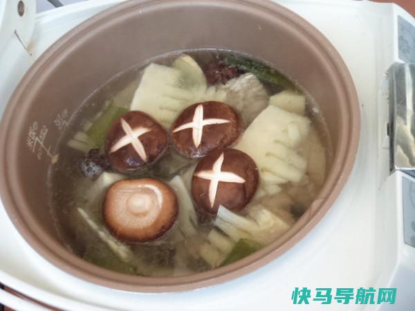 润燥补水很关键，我隔三岔五煲这汤，好喝不贵皮