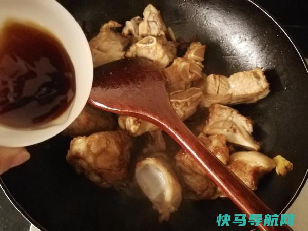 儿子天天就馋这道菜，炖一锅都不够吃，比还香，啃