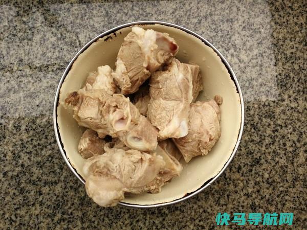 儿子天天就馋这道菜，炖一锅都不够吃，比还香，啃