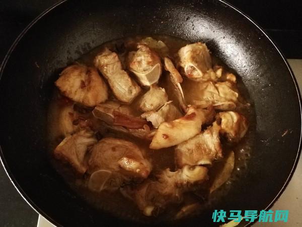 儿子天天就馋这道菜，炖一锅都不够吃，比还香，啃