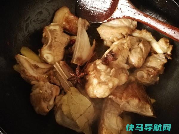 儿子天天就馋这道菜，炖一锅都不够吃，比还香，啃