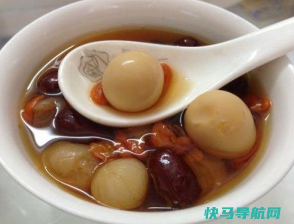 红枣加一宝煮，称为天然剂，淡化雀斑，美白肌肤，体