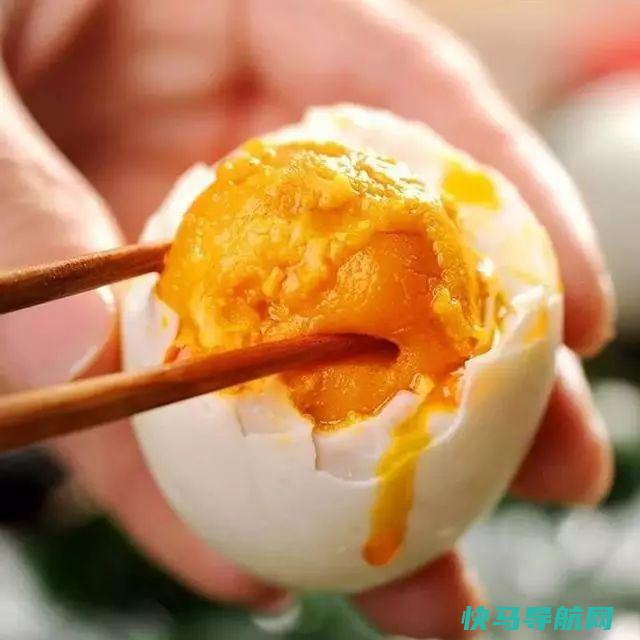 往咸蛋里加盐是不对的。只需要再走两步，每一步都会溢出油和沙子。该方法失败