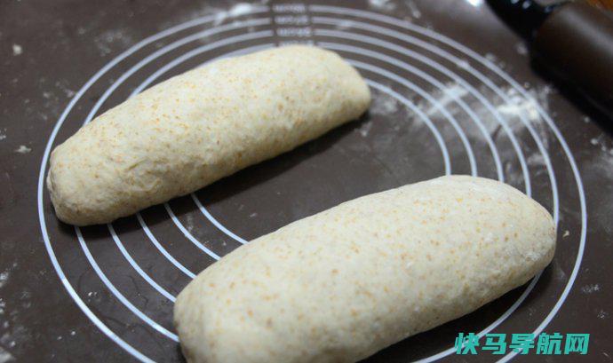 甜蜜时光烘焙课程全麦蜂蜜豆沙软欧包