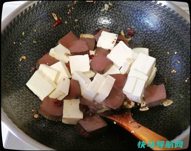 豆腐和它一起炖，比阿胶养人，补铁还养颜，排出毒素，腰