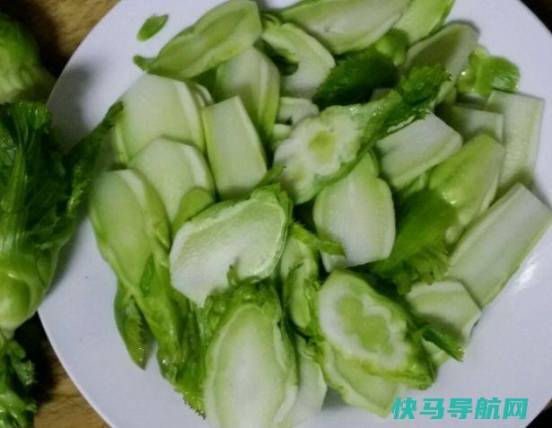 它是入冬的菜，按时上，软化血管，口臭没了，腰