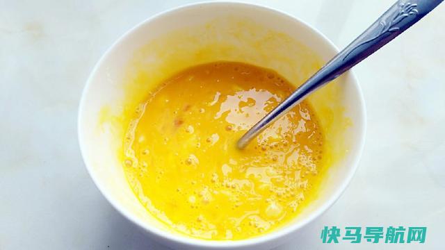 用鸡蛋做早餐饼，加点它格外，营养丰富又美味，做