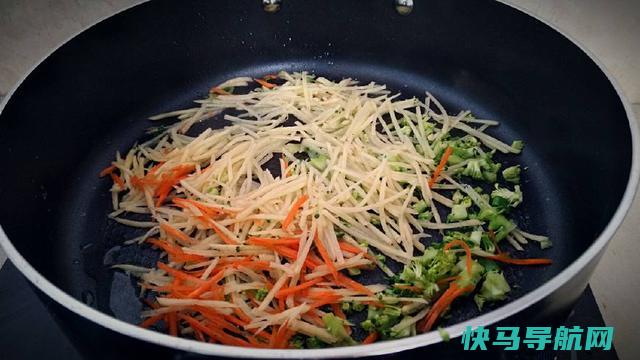用鸡蛋做早餐饼，加点它格外，营养丰富又美味，做