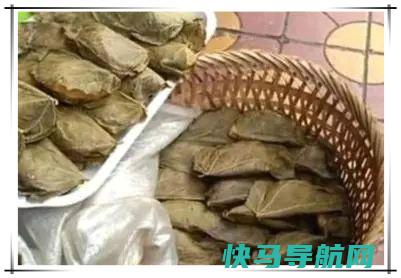 50岁大叔街边卖稀罕小吃，路人很多人都不，我花