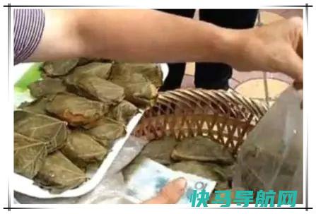 50岁大叔街边卖稀罕小吃，路人很多人都不，我花