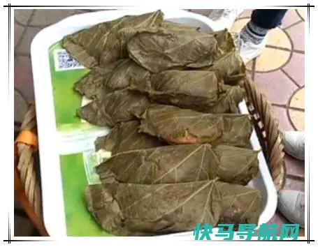 50岁大叔街边卖稀罕小吃，路人很多人都不，我花