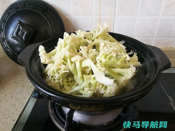 炒菜花前，到底焯不焯水？经常有人做错，难怪不