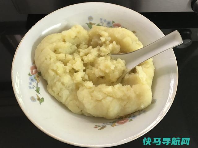 土豆除了炖炒炸，跟它，好吃又美味哦