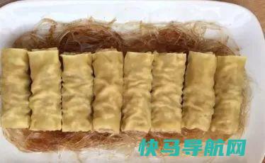 豆皮又出新吃法，这样卷点肉后一起蒸，一口一个