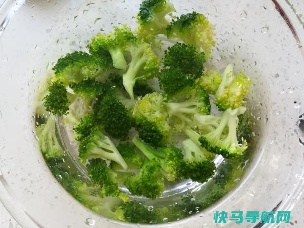 天太冷，这煲饭超适合做给孩子吃，，营养解馋，孩