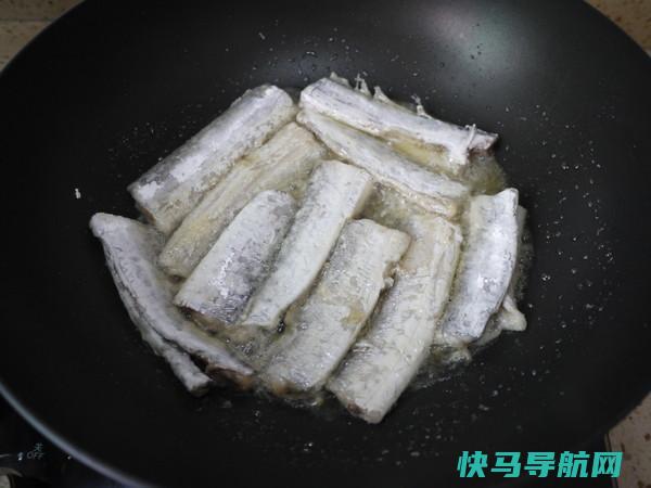 带鱼这样做，不腥不腻也不散，孩子隔三差五就要我做