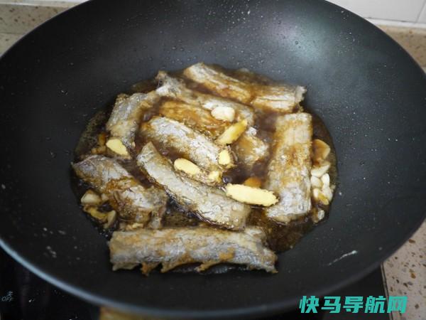 带鱼这样做，不腥不腻也不散，孩子隔三差五就要我做