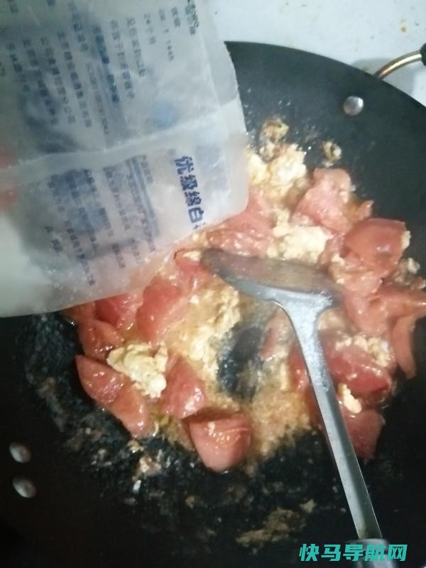 它是天然胶原蛋白，女人要多吃抗衰老，皮肤