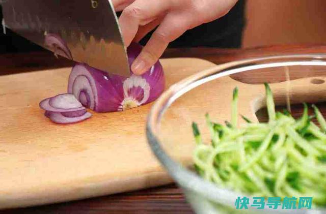 红油鸡丝怎么做鲜嫩入味，大厨教你秘制做法，到