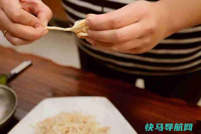 红油鸡丝怎么做鲜嫩入味，大厨教你秘制做法，到