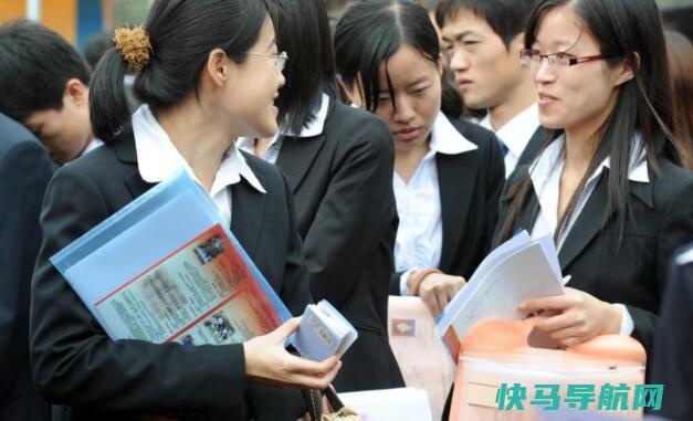 毕业后交了社保还算应届生吗，不算(居民保险除外)