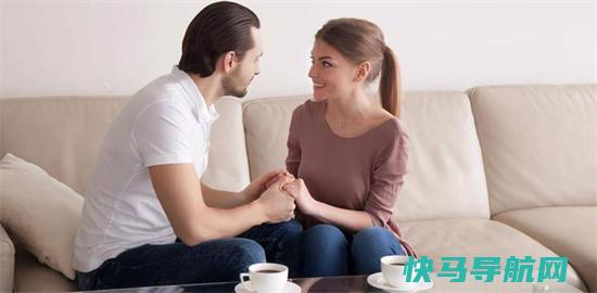 男生为什么要握住女生的手腕，4种含义(保护欲上头了)