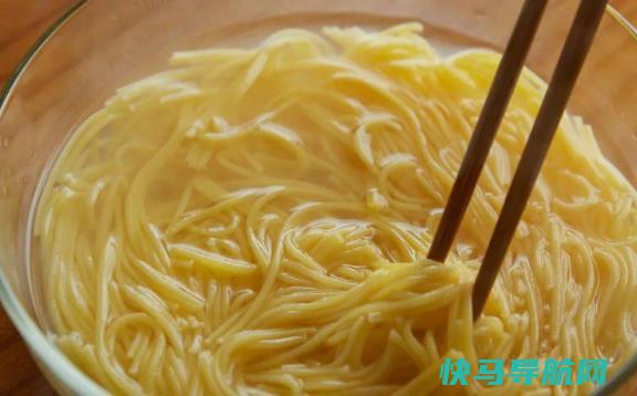 怎么样看煮的挂面熟没熟？下挂面是先放鸡蛋还是先放面条