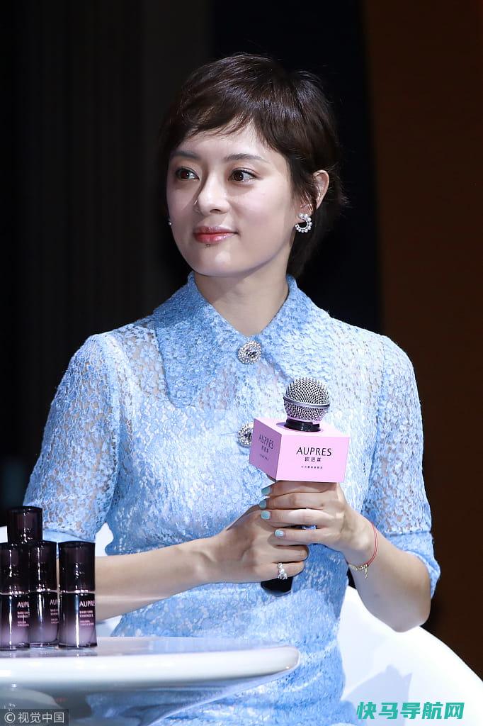 孙俪穿蓝裙配短发气质独特 仙气满满