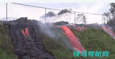 男子旅游看见一片红液体撒腿就跑（组图）